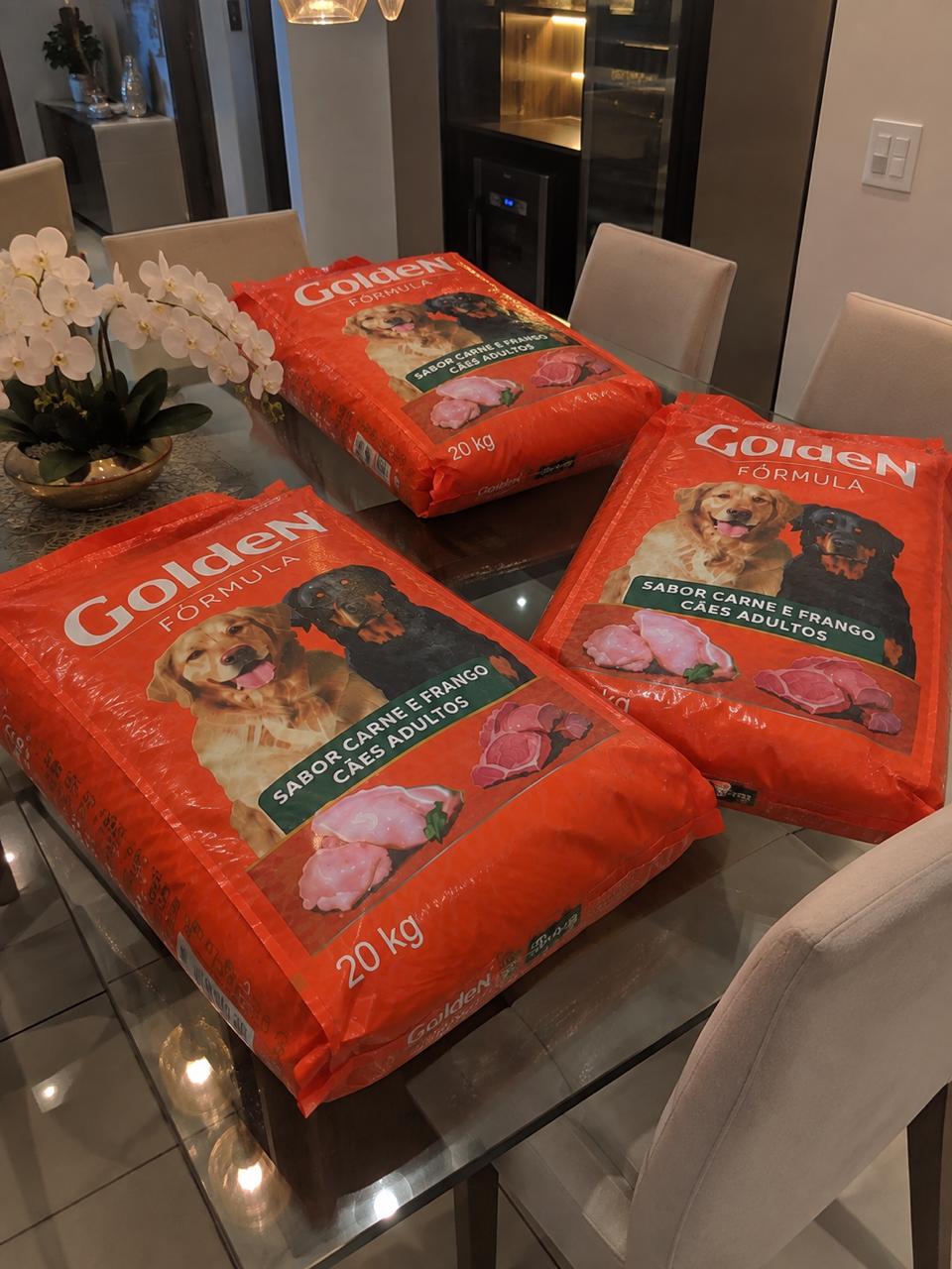 Foto do combo Golden 3x 20kg recebido pela Renata